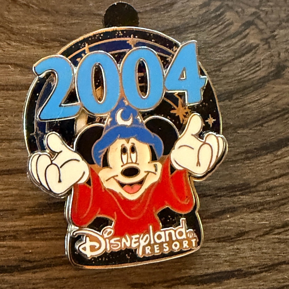 Disney Mickey Mouse Trading Pin Wizard 2004 3D